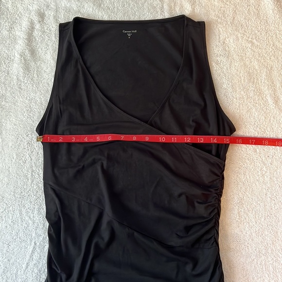 Garnet Hill women’s sleeveless criss-cross v-neck with scrunched sides - Picture 4 of 8